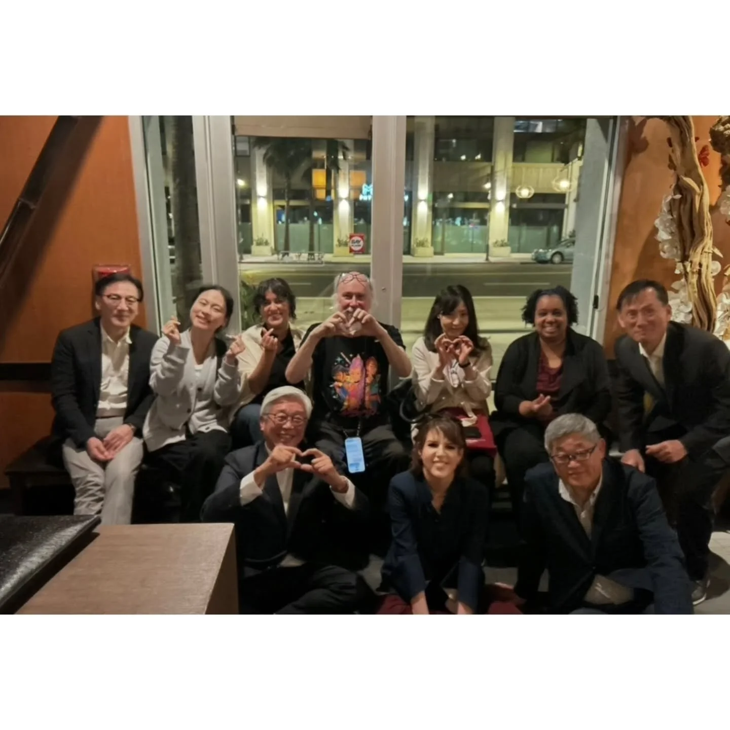Last Friday, I attended the symposium on KOop Demon Hunters at the Korean Cultural Center and later went to dinner with most of the speakers. Thank you to Marlene Sharp for the invite and photo of me with Dr. Henry Jenkins!

#kpopdemonhunters #kpop #