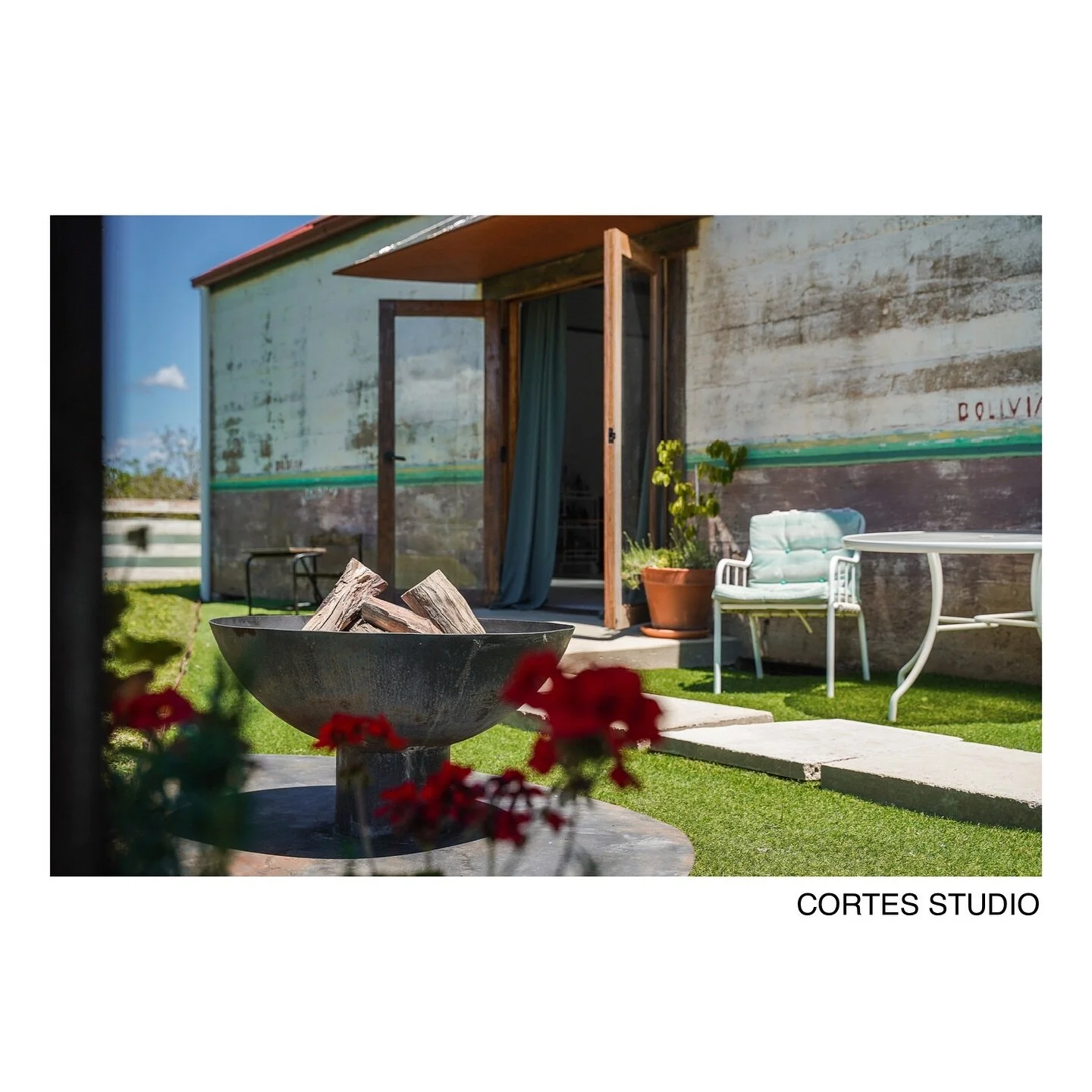 Cortes Studio

1 bedroom Studio
BnB short term rental
Dm for bookings
.
Located In Gapsted Vic.
.
.
.
.
Photos by @thekback 
Designed by Ronaldo Cortes