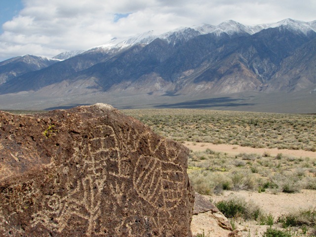 Petroglyph Site north of Bishop