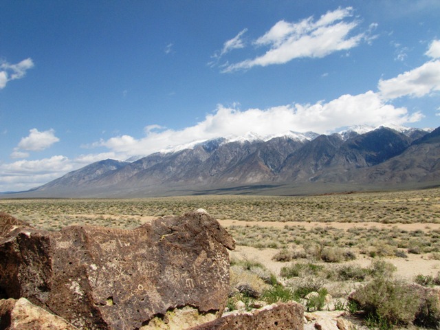 Petroglyph Site north of Bishop