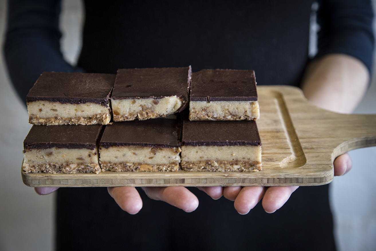raw vegan caramel slice
