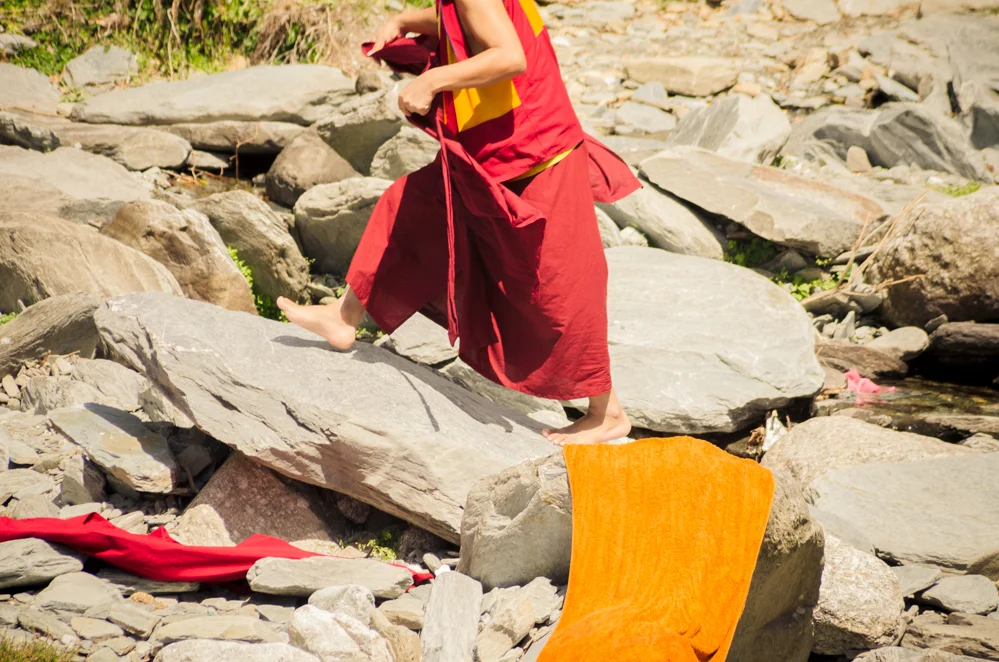 The Chinese government keeps tight control
of the Tibetan boarders. Permits to leave the country are difficult to get and
the Chinese government has not issued new passports for Tibetans for years.
This forces them to cross the boarders illegally.