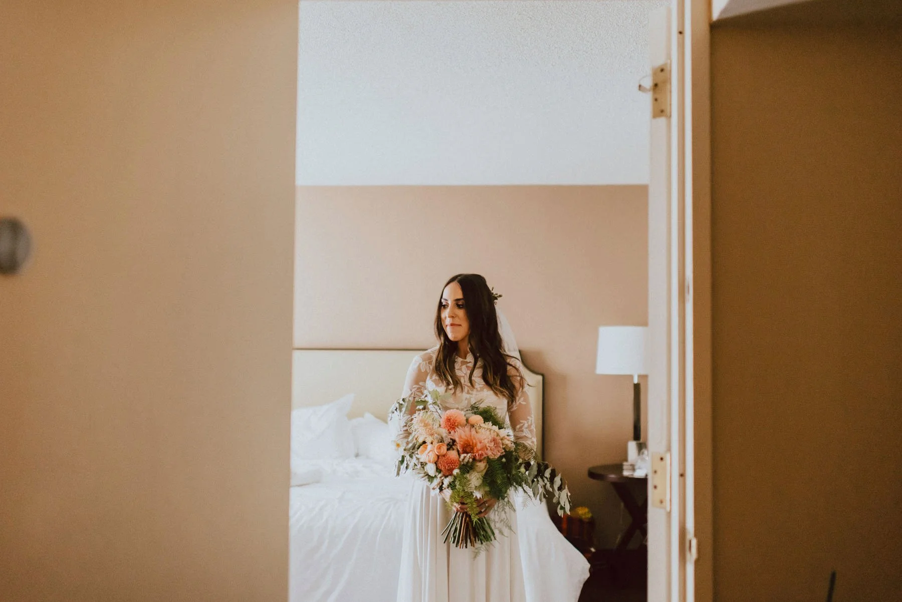 olde-bar-historic-bookbinders-wedding-33.jpg