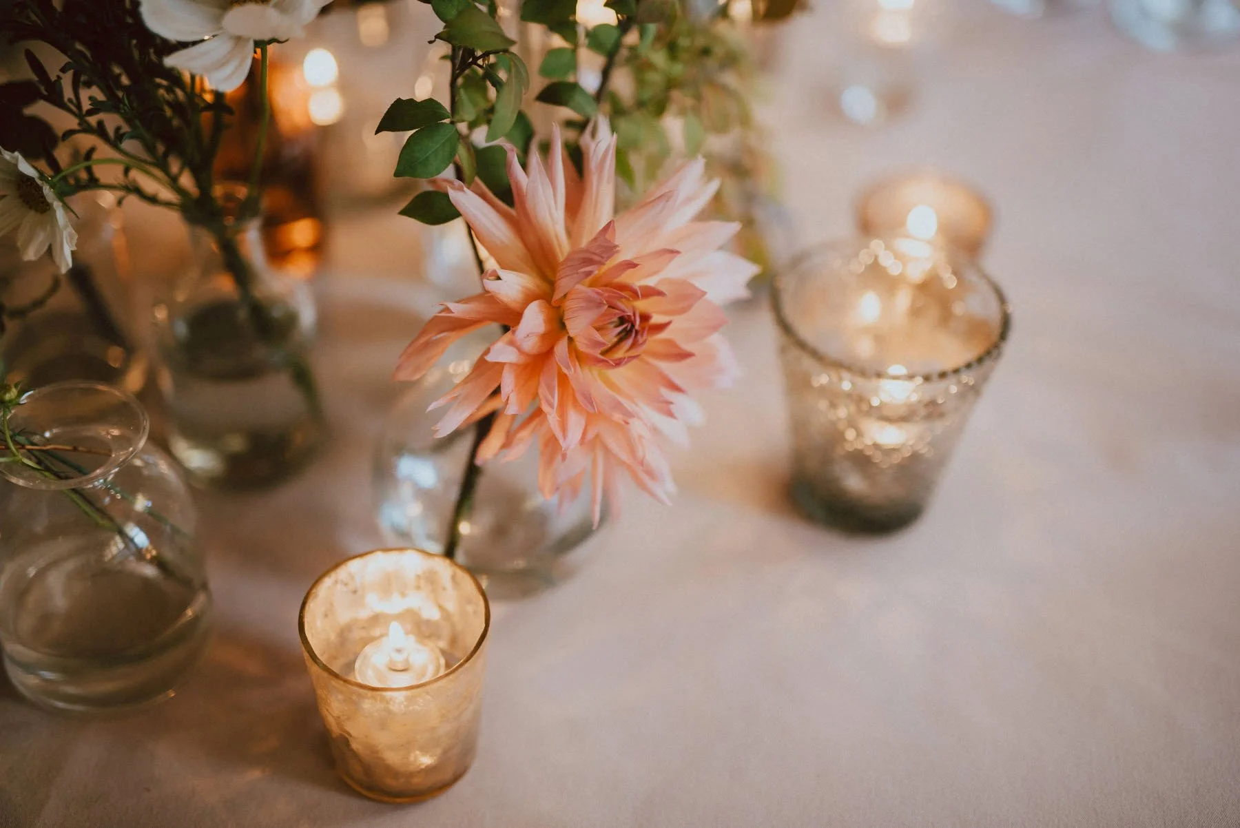 olde-bar-historic-bookbinders-wedding-139.jpg