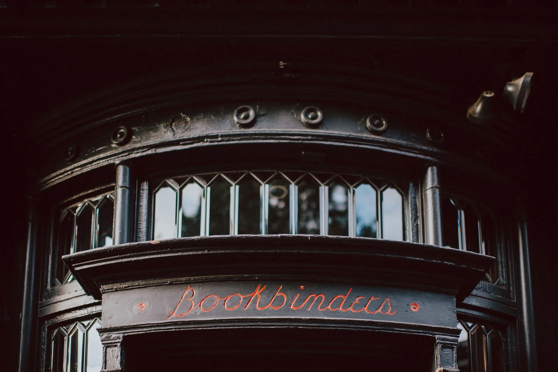 olde-bar-historic-bookbinders-wedding-168.jpg