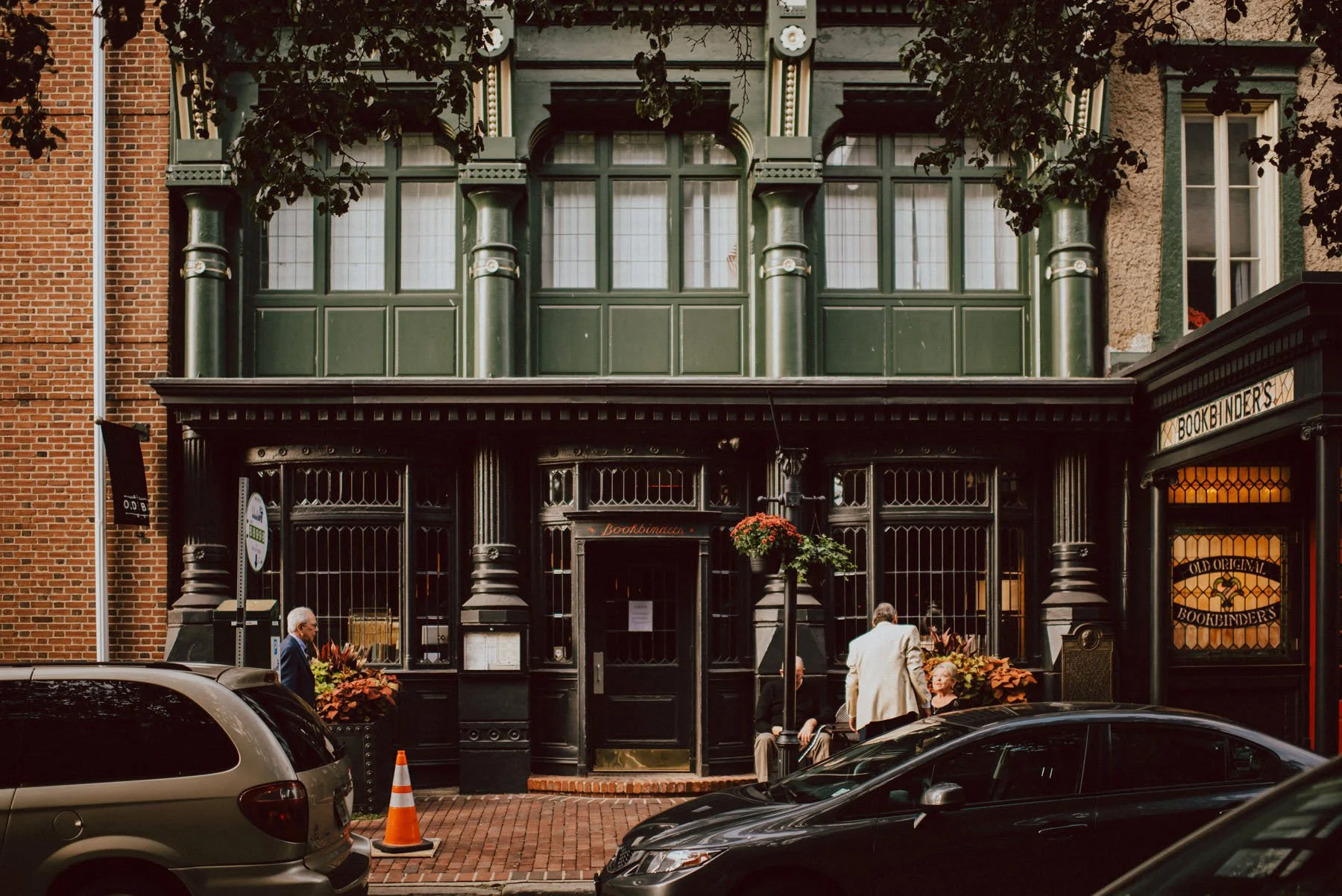 olde-bar-historic-bookbinders-wedding-167.jpg