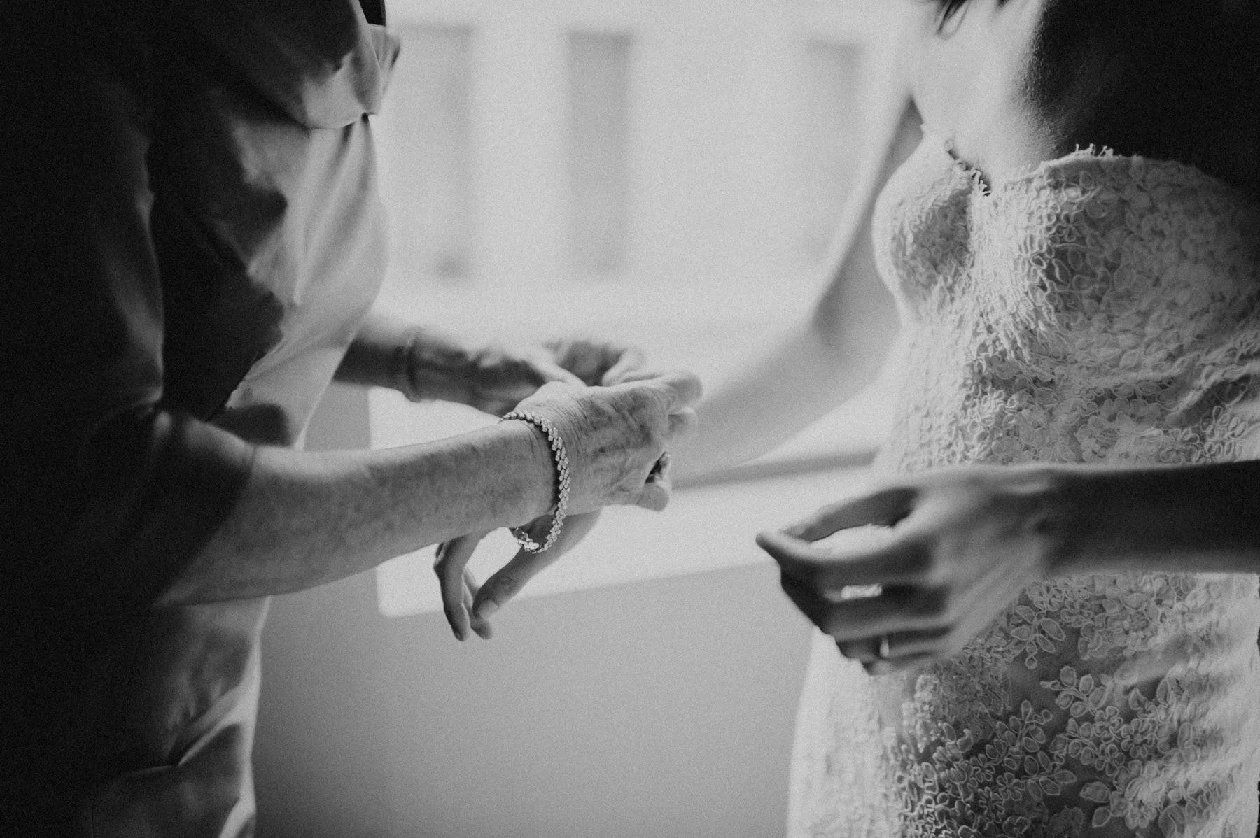 downtown-club-philadelphia-wedding-photographer-24.jpg