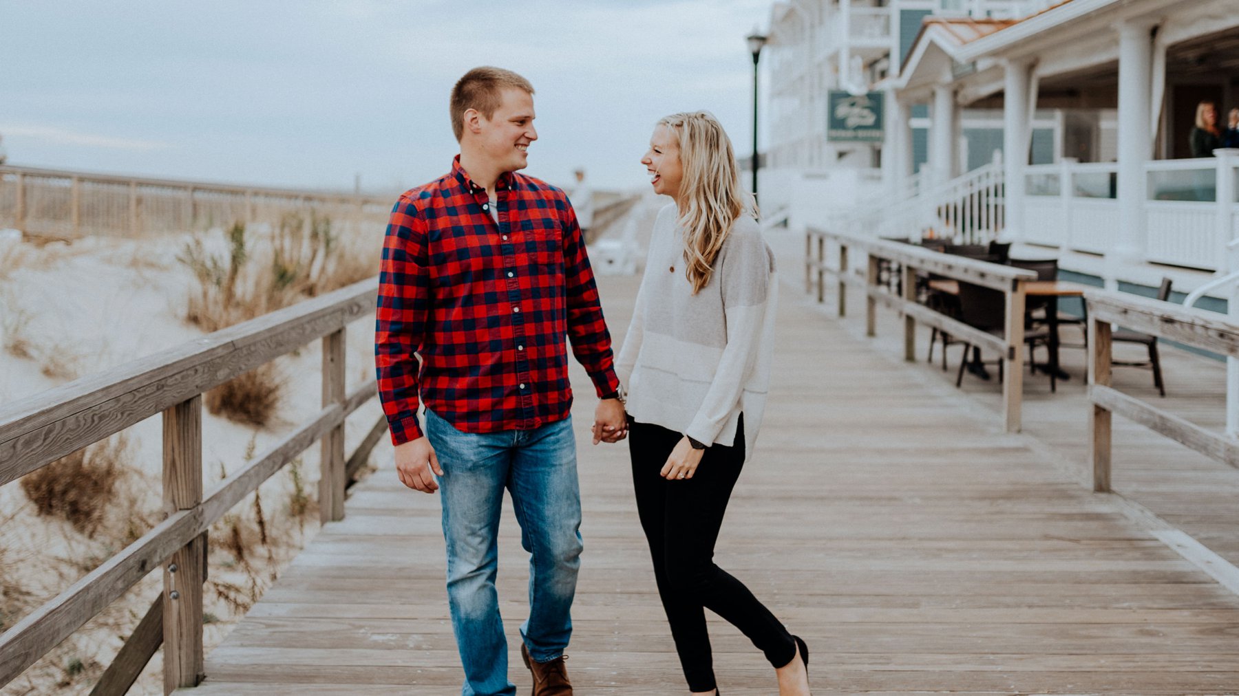 333-369-delaware-beach-engagement-session-11.jpg