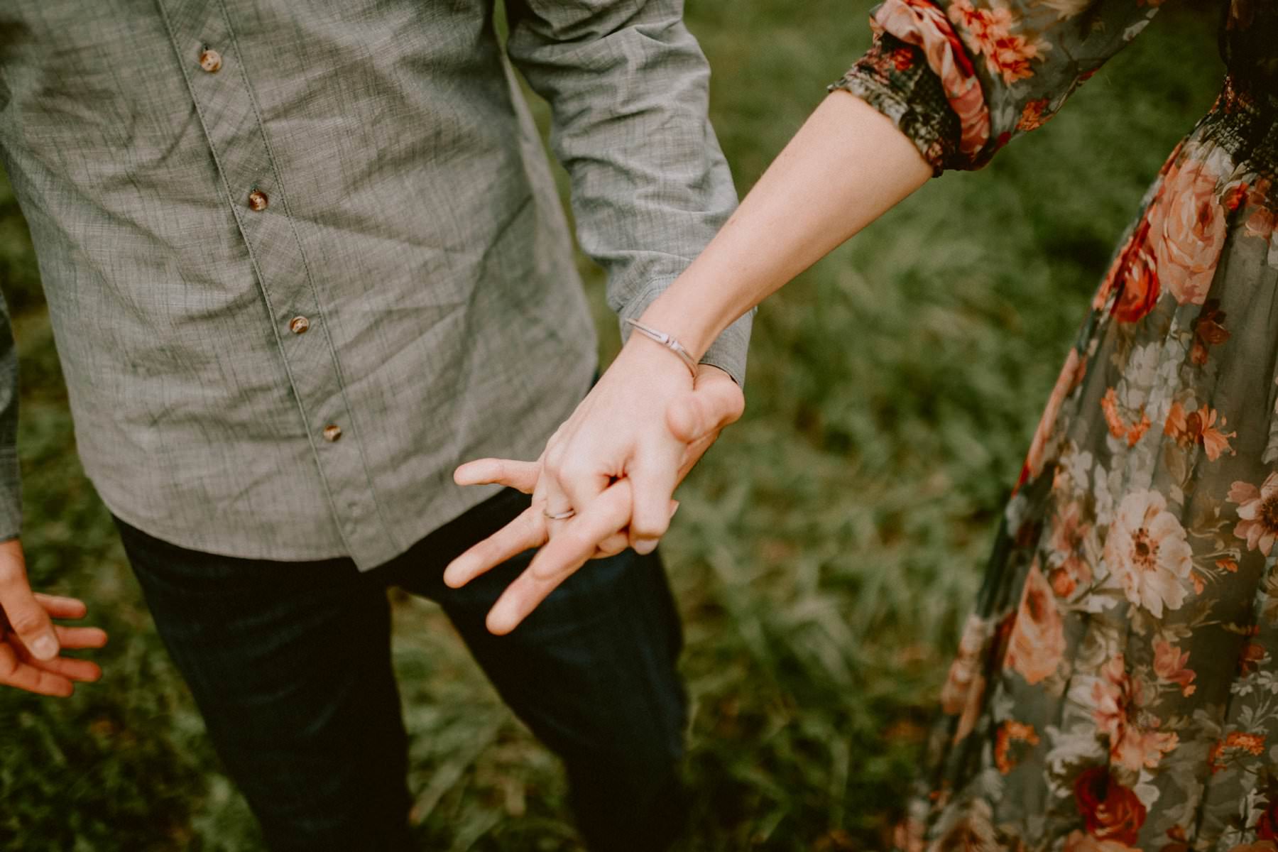 apple_orchard_engagement_session-6.jpg