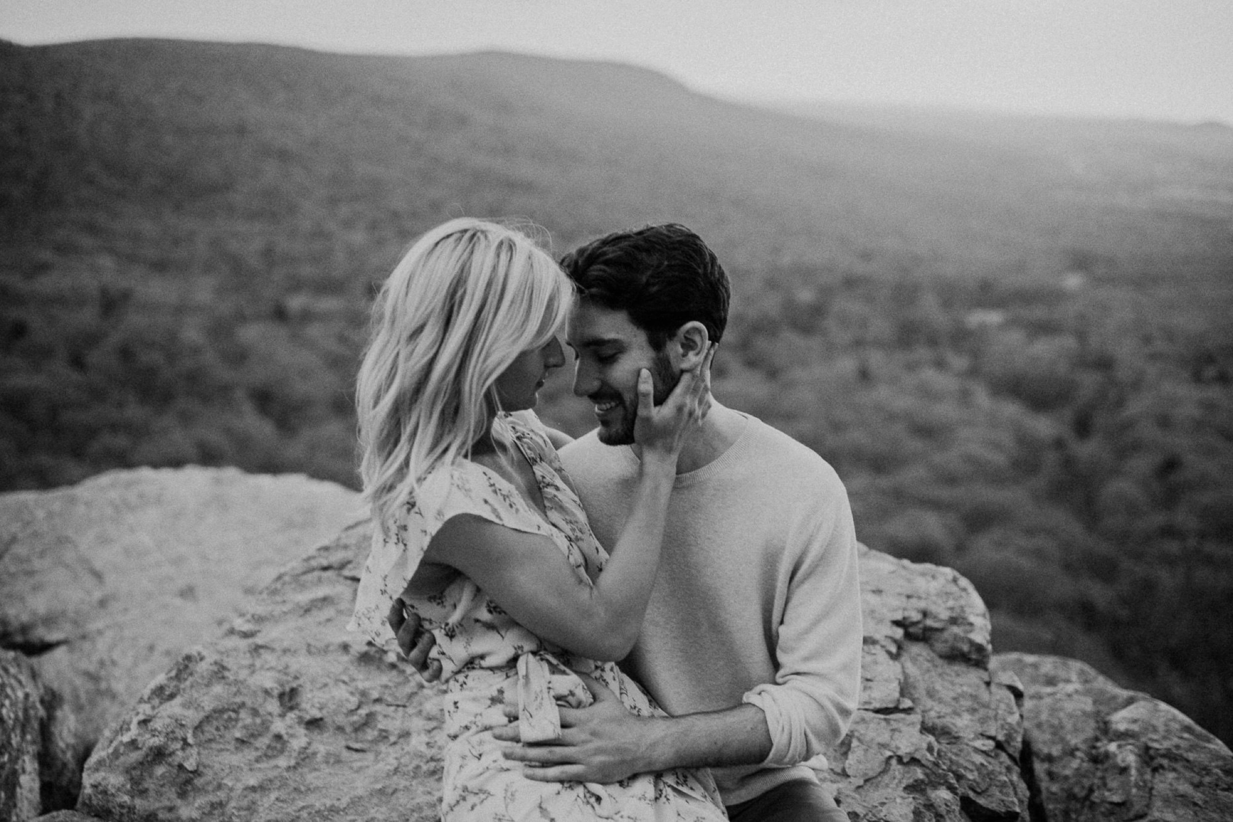 hawk_mountain_engagement_session-35.jpg