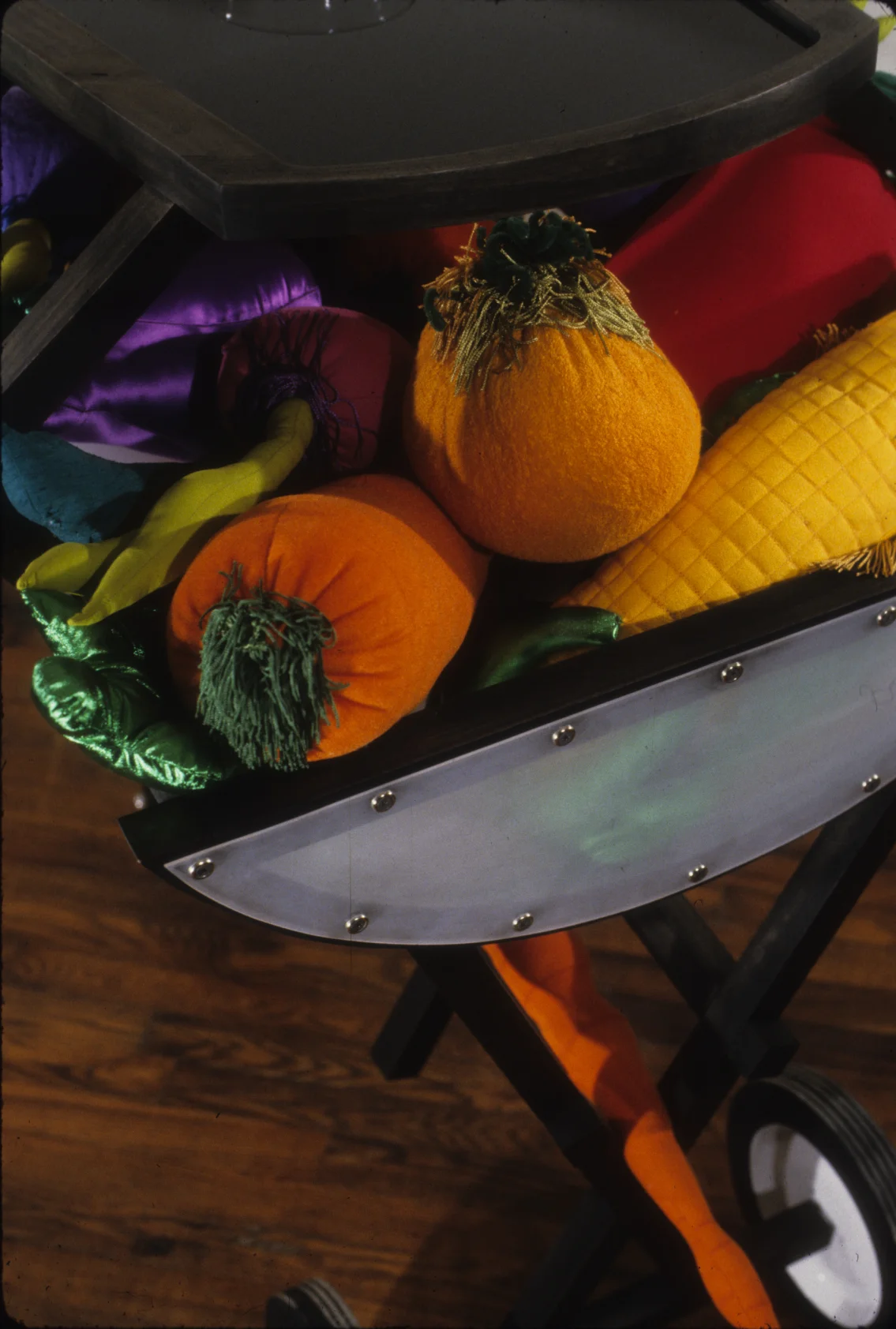 57VegeTreyDetail.jpg