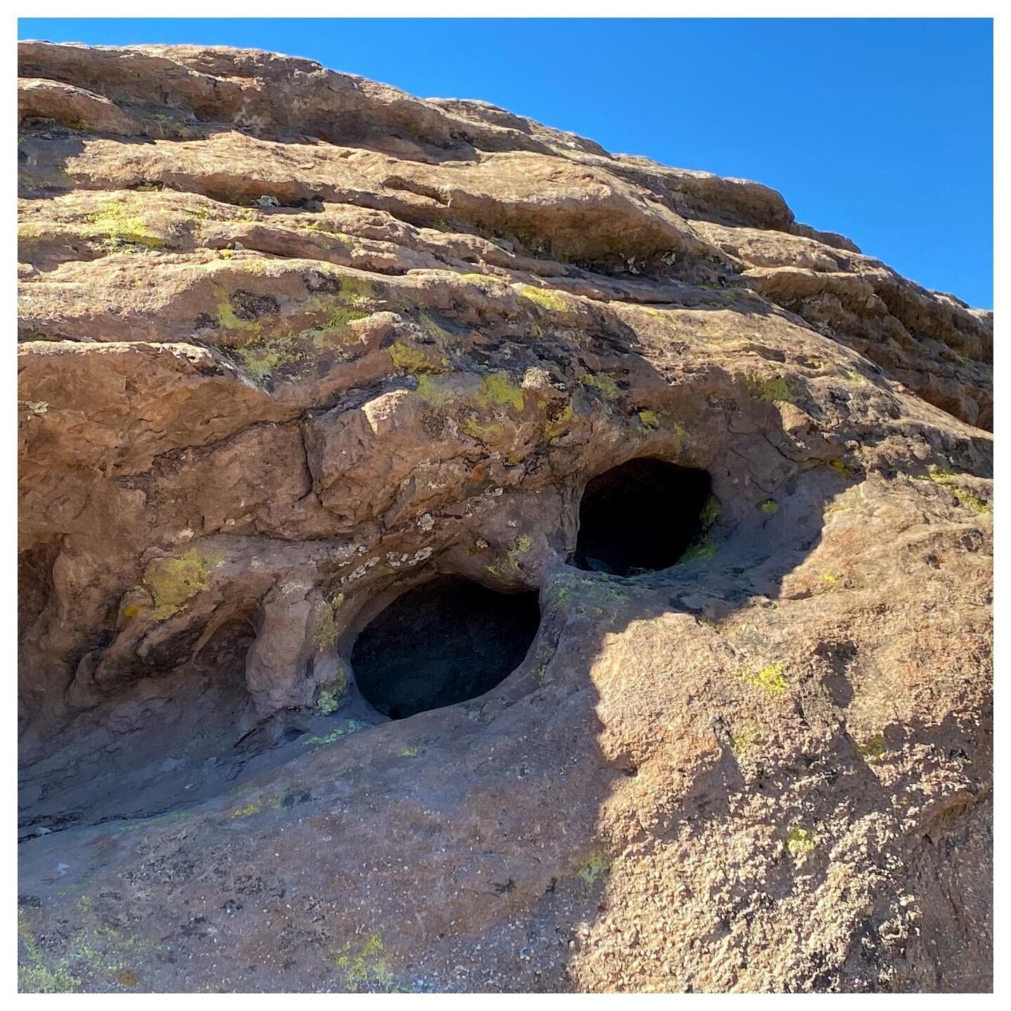 The hills have eyes&hellip; #justthetwoofus #californiadreaming #californiadreamin #losangeles #cityofangels #perfectday #vasquezrocks