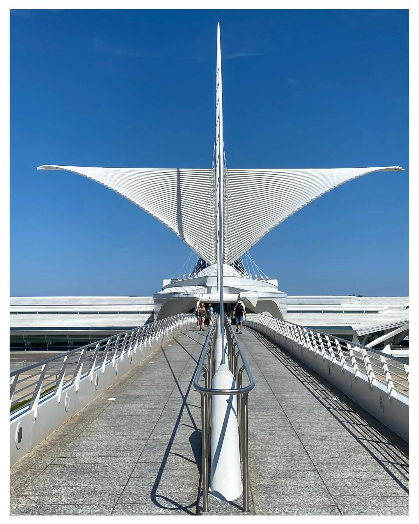 #perfectday #justthetwoofus #ontheroad #milwaukee #travel #travelling #wisconsin #justvisiting #architecture #architecturelovers #architecturedesign