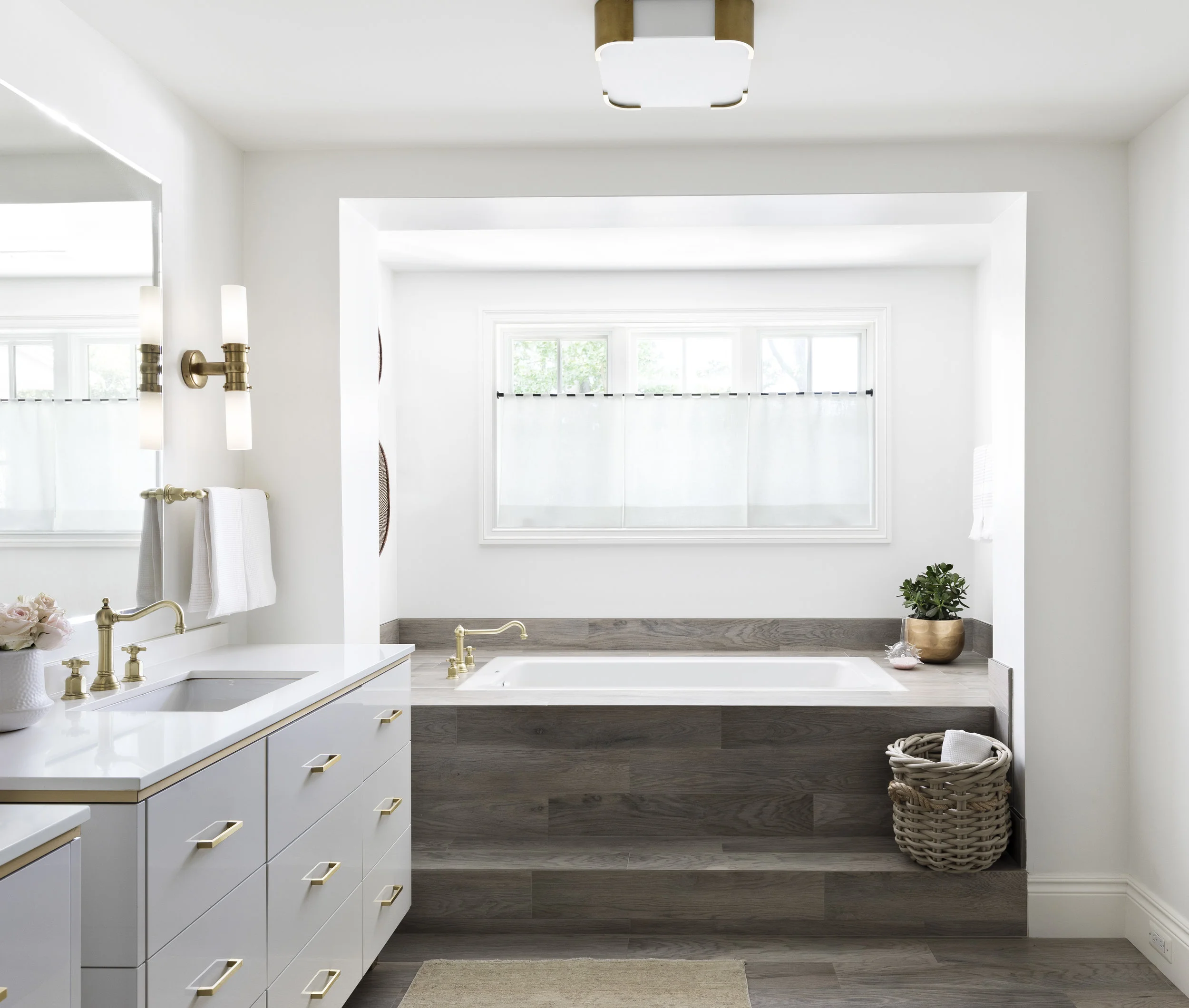 ENGLISH STUCCO MASTER BATH 2.jpg