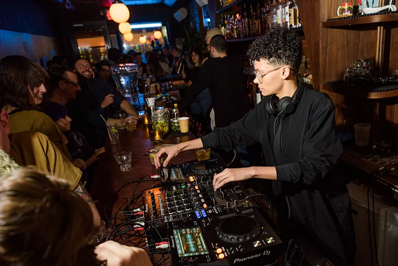 DJ.jpg