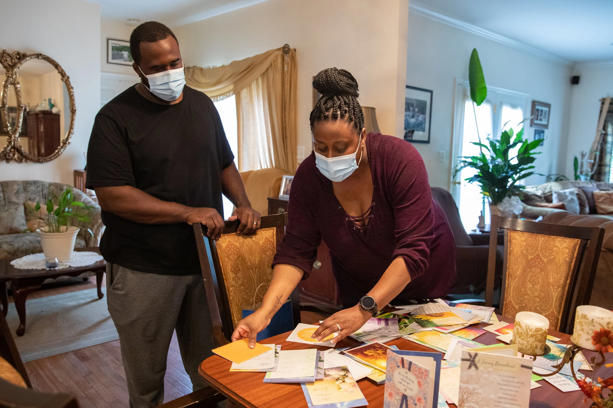  Carlton Coates Jr., 43, and his wife Juanette Long-Coates, 43, sort out condolence cards they received after both Coates’ mother and sister died from Covid-19. (Photo made for The Washington Post) 