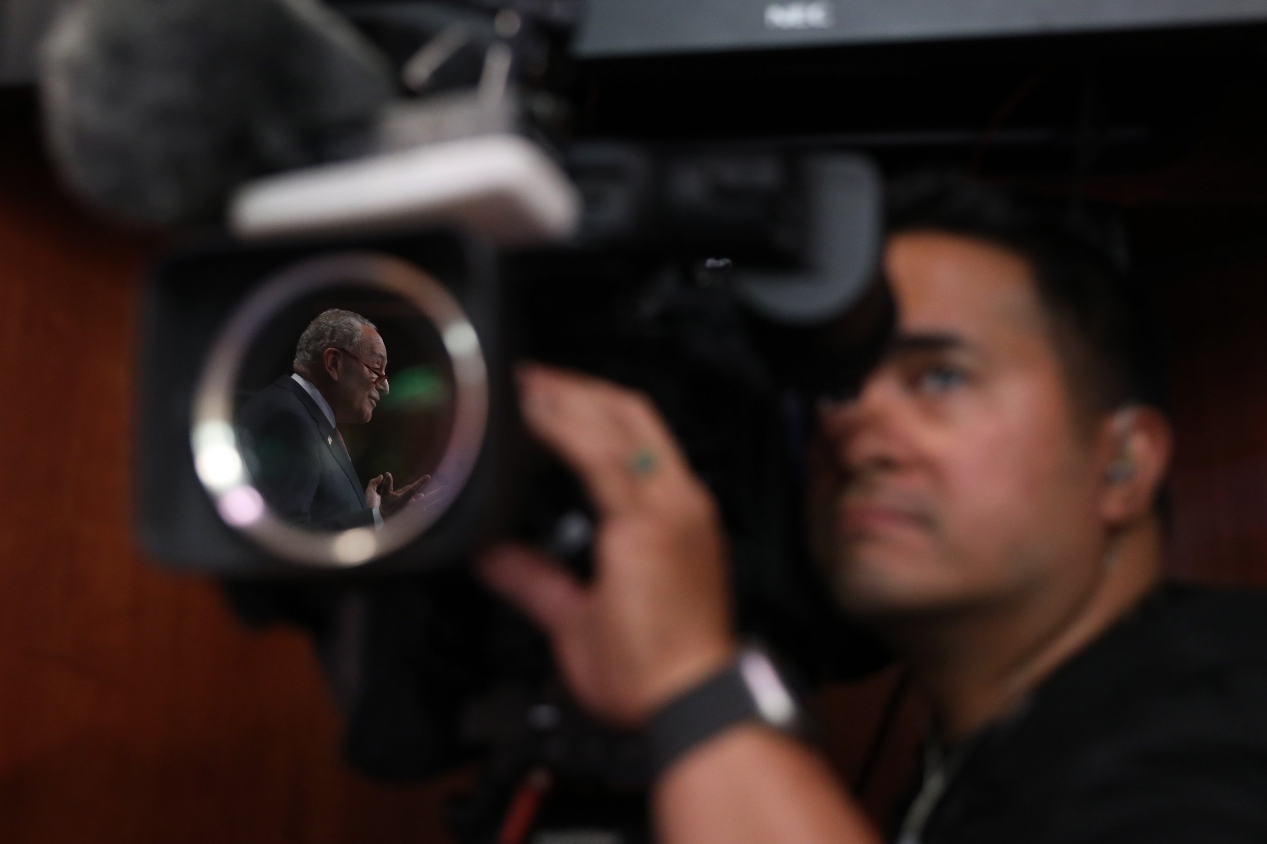  U.S. Senate Majority Leader Chuck Schumer (D-NY) is reflected in a camera lens as he discusses the debt ceiling during a news conference on Capitol Hill in Washington, U.S., April 17, 2023. REUTERS/Amanda Andrade-Rhoades 