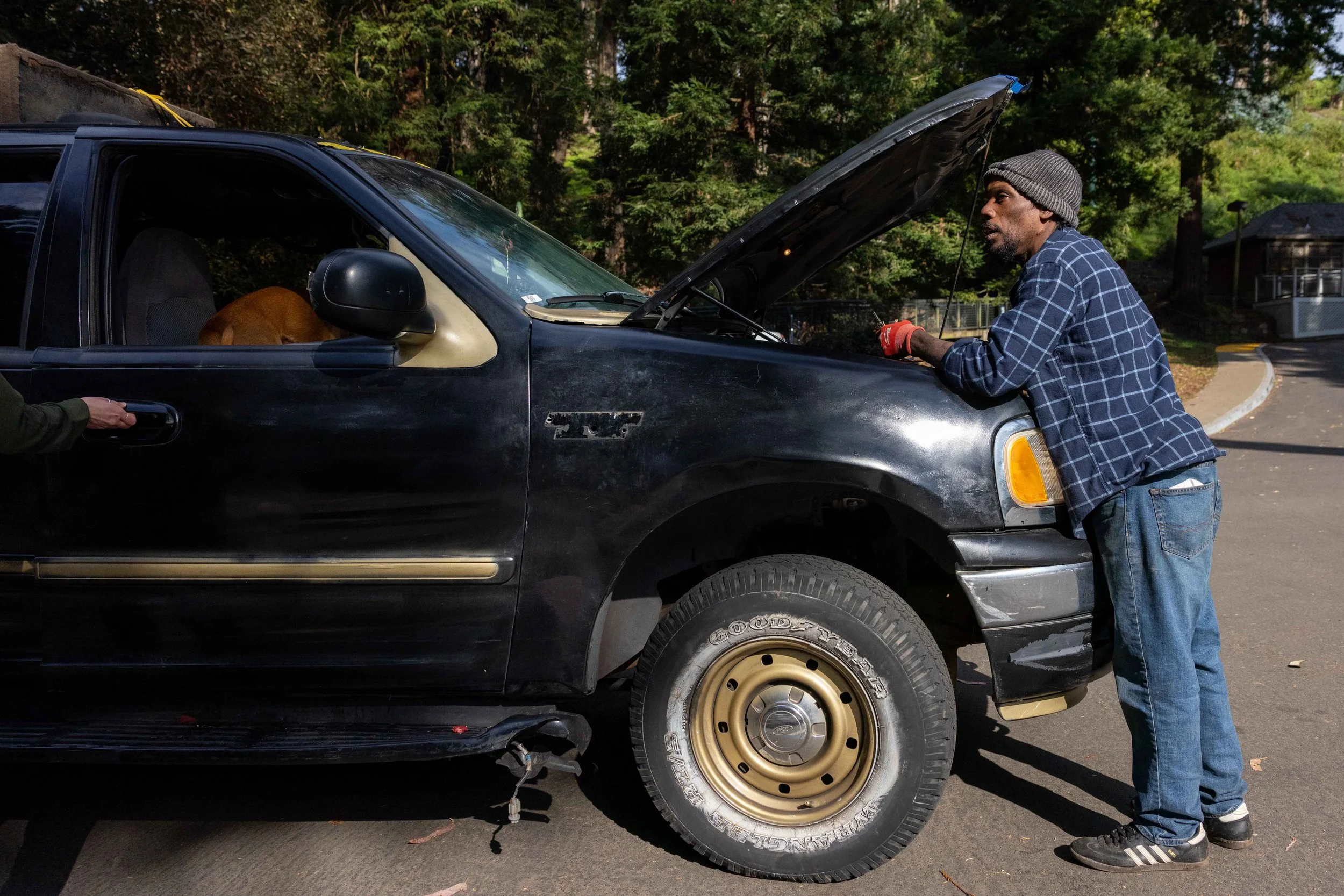  Morrisette tries to jump his car. Previously he had an RV, but it was stolen while he was in the hospital. (Amanda Andrade-Rhoades/The San Francisco Standard) 