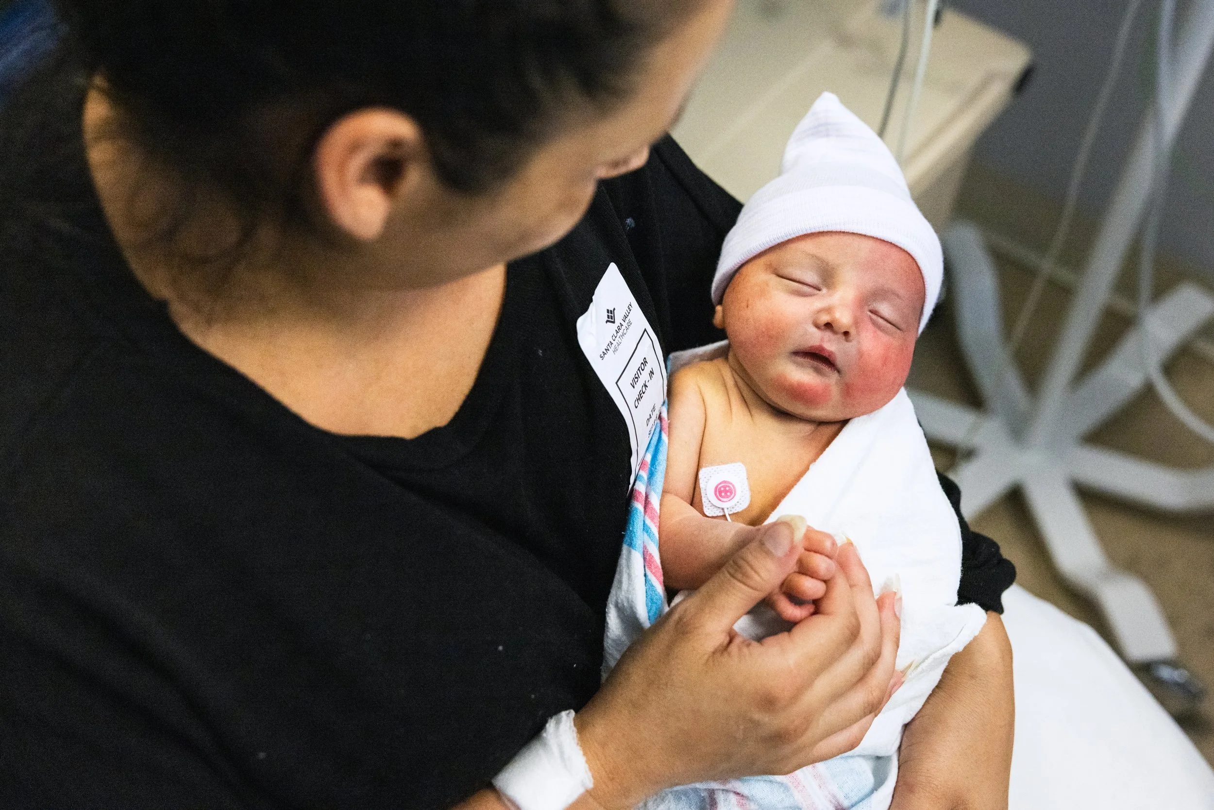 Kaela Barbosa cradles her baby Serenity Barbosa, who was born two days prior, in the neonatal intensive care unit (NICU) at Santa Clara Valley Medical Center on September 26, 2024. (Amanda Andrade-Rhoades/The San Francisco Standard)