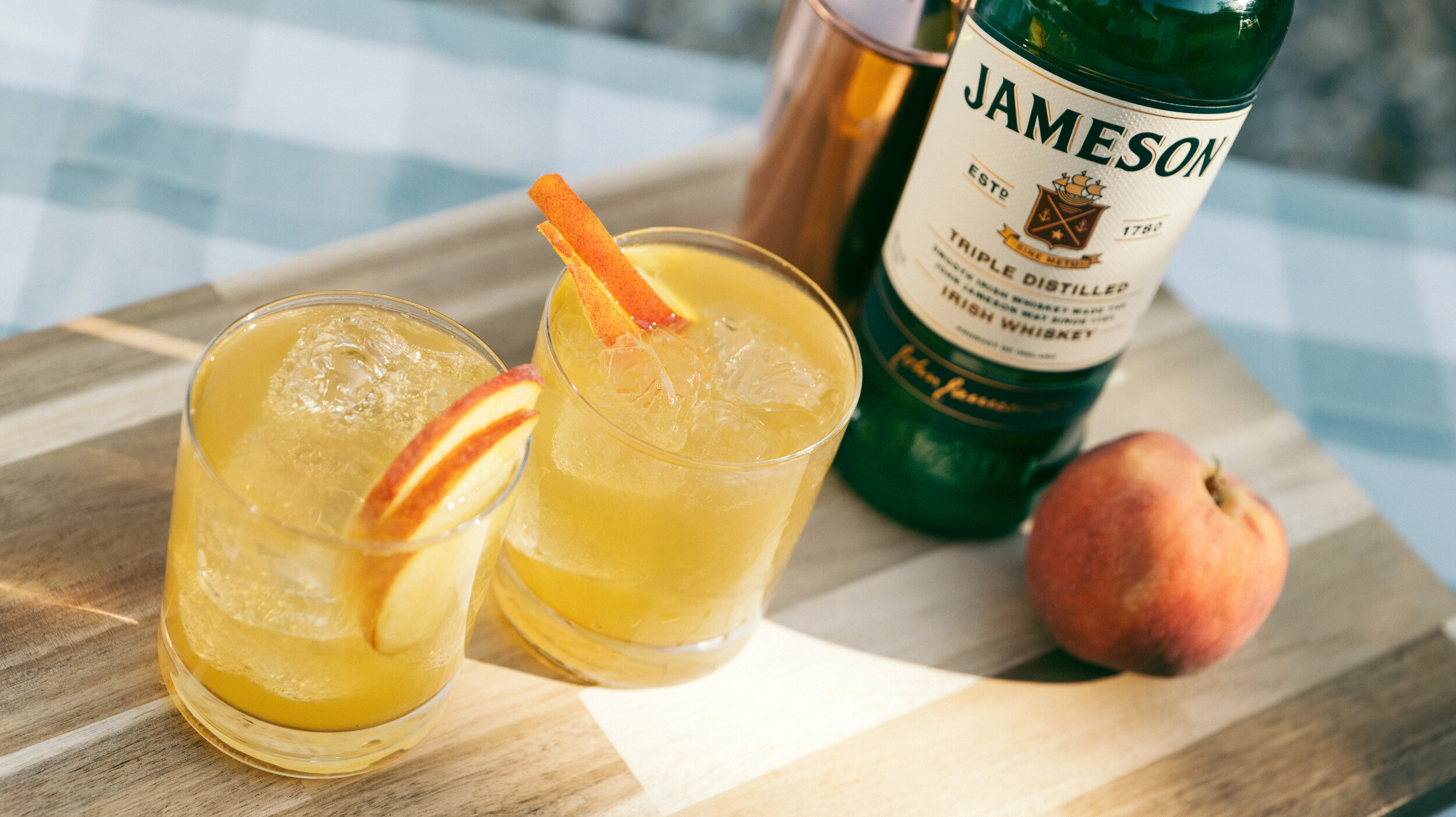 JAM_F21_SummerSocialShoot_Cocktail_UNCROPPED_Jameson-Ginger-Peach-1024494.jpg