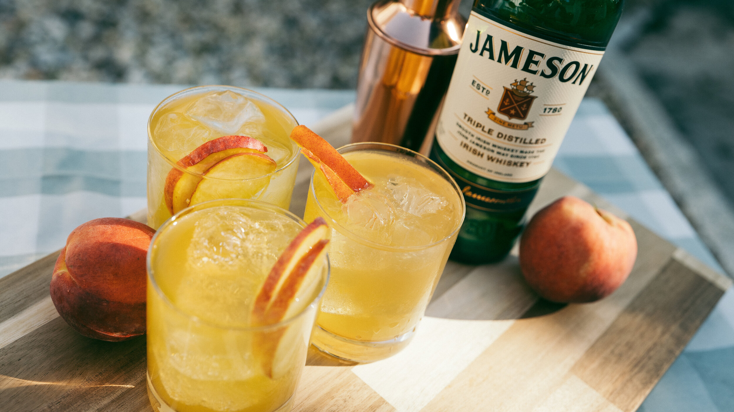 JAM_F21_SummerSocialShoot_Cocktail_UNCROPPED_Jameson-Ginger-Peach-1024505.jpg