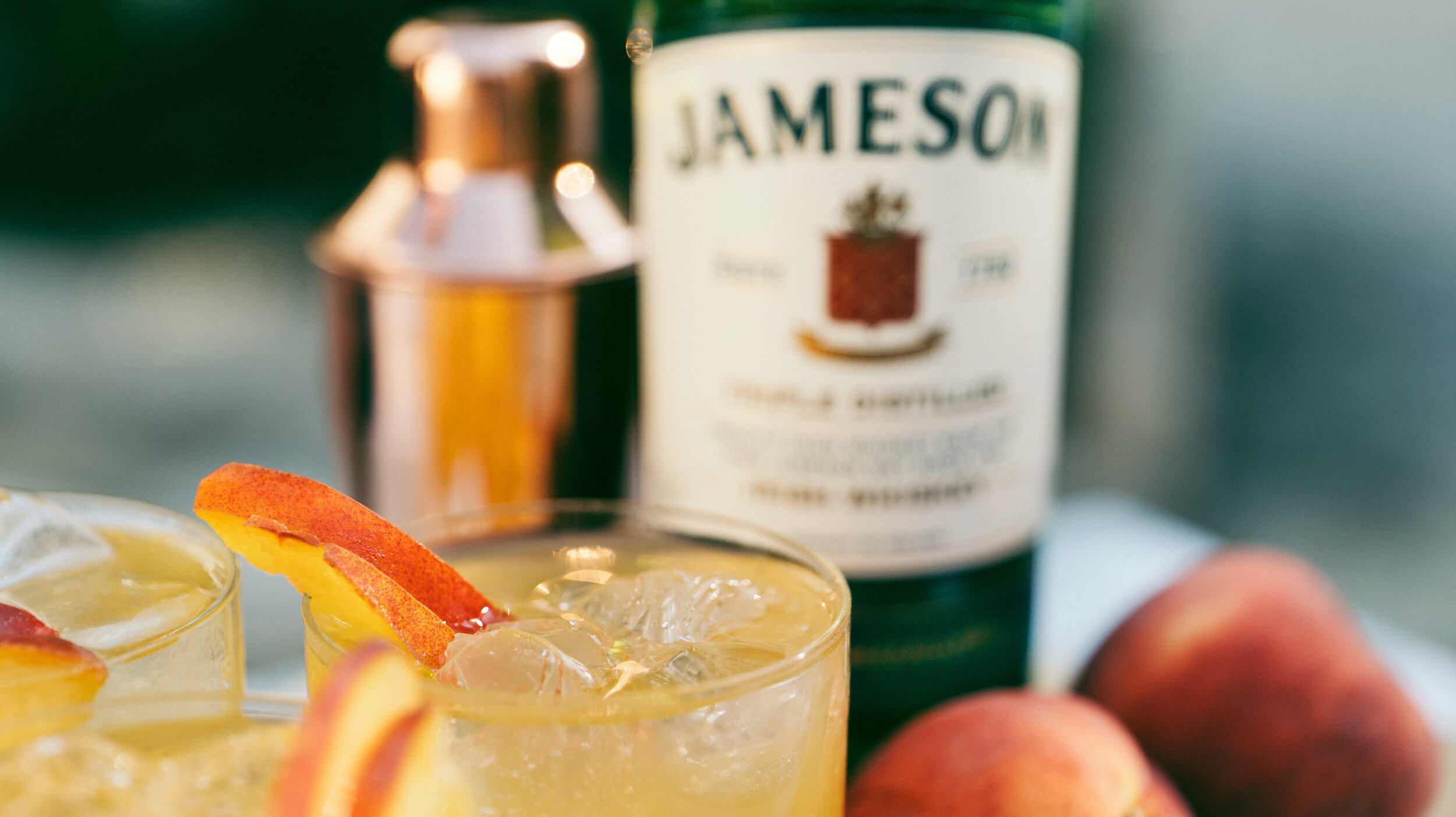 JAM_F21_SummerSocialShoot_Cocktail_UNCROPPED_Jameson-Ginger-Peach-1034542.jpg