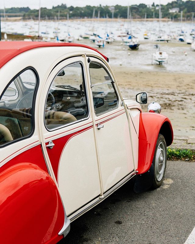📷 a vintage Citroen 3v at the beach in Brittany, France.
