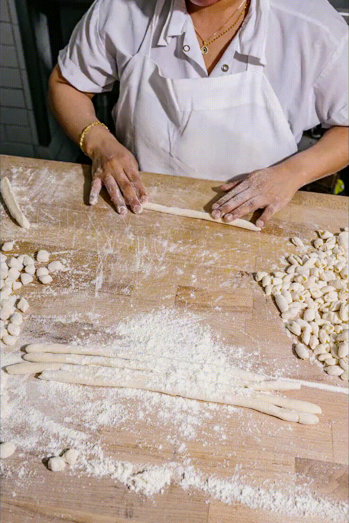 Charlie-Bird-May-2023-ANIMATION-STILLS-PASTA-CUTTING.gif