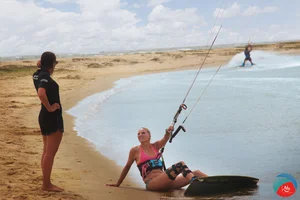 Beginner kitesurfing lesson on the flat Kalpitiya lagoon
