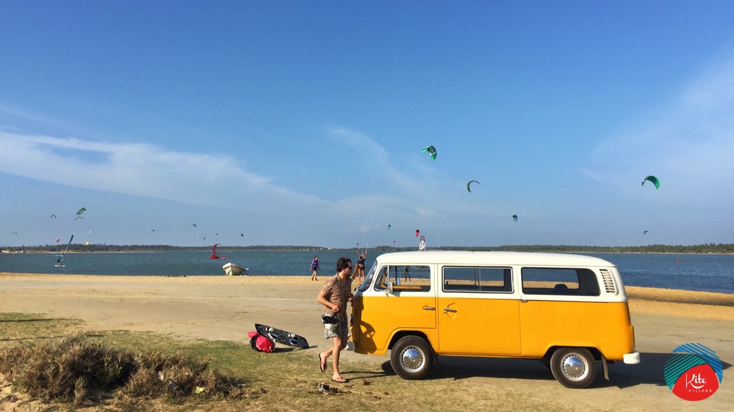 Old school road trip vibe in Sri Lanka on the way to Kalpitiya