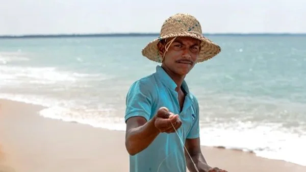 Fishing locals in Kalpitiya