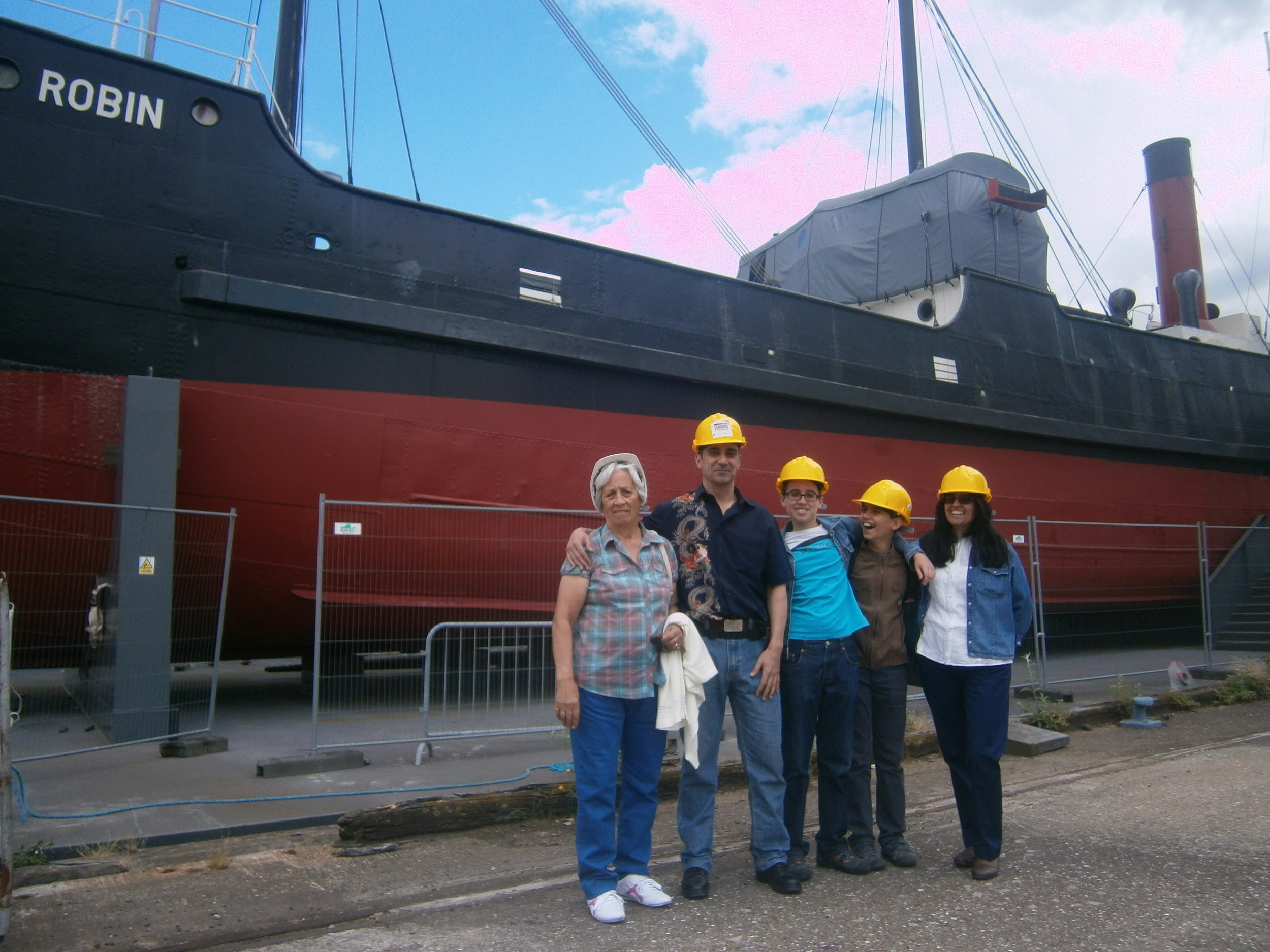 Spanish Links with the SS Robin