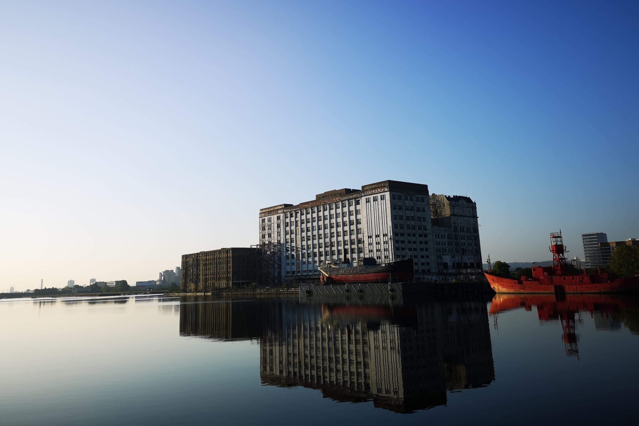 SS Robin and Millennium Mills