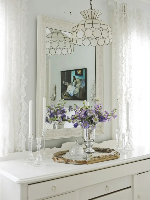 08b_bedroom vignette AMP2575.jpg