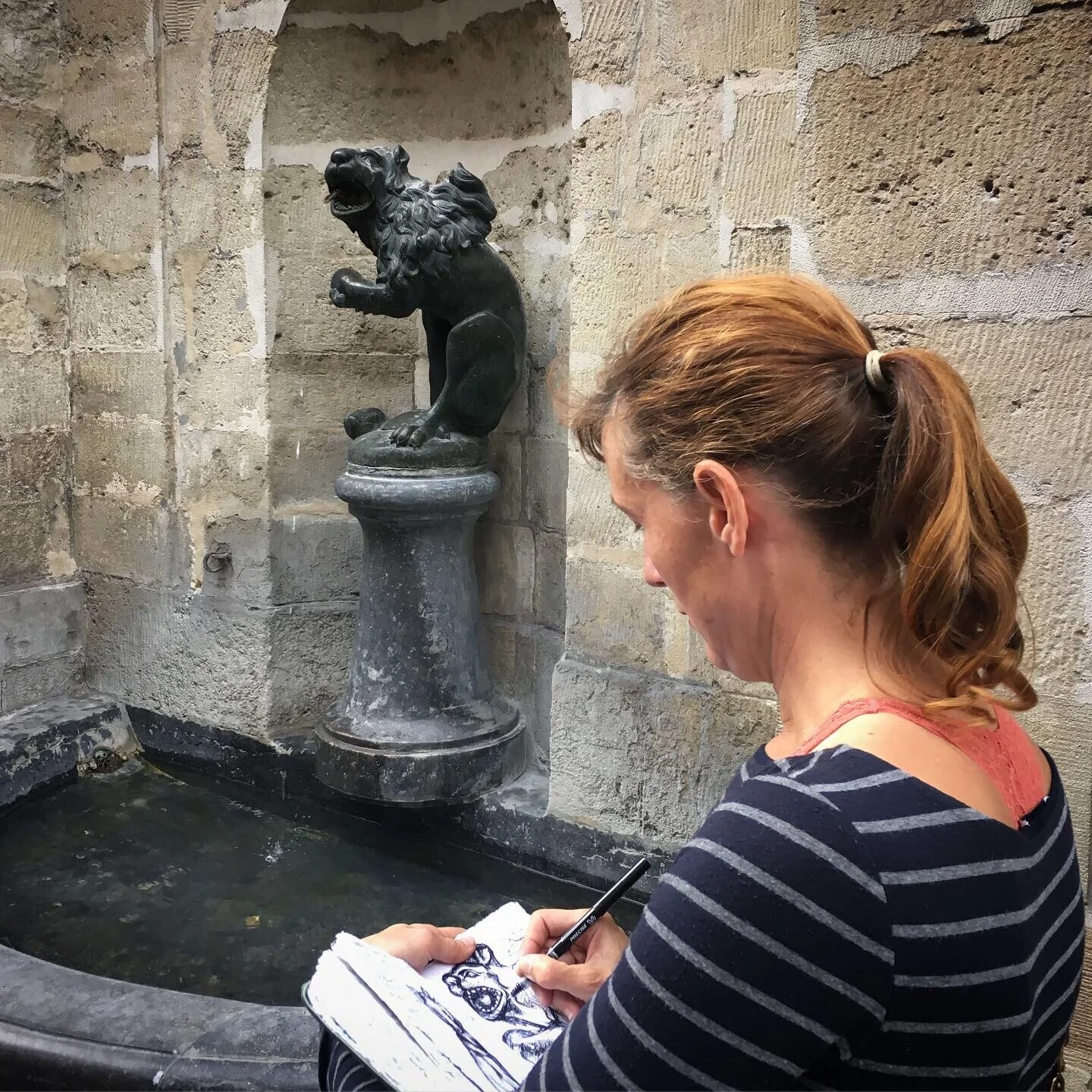 Jen sketching, Brussels, Belgium 2019