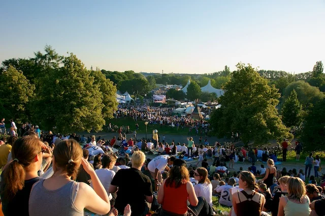Auch wenn der Fernseher recht klein ausschaut, man hat trotzdem genug sehen können.