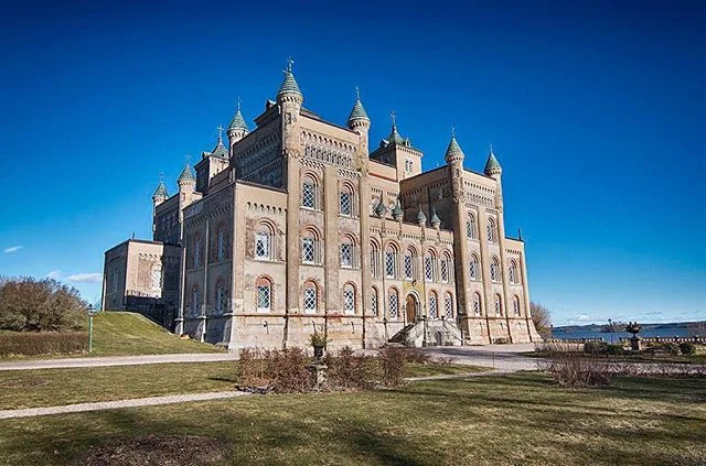 Privat Castle in Sweden 😱

#luxury#privat#castle#Sweden#landscape