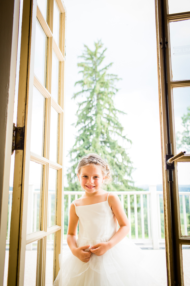 Flower girl-Traditions at the Glen