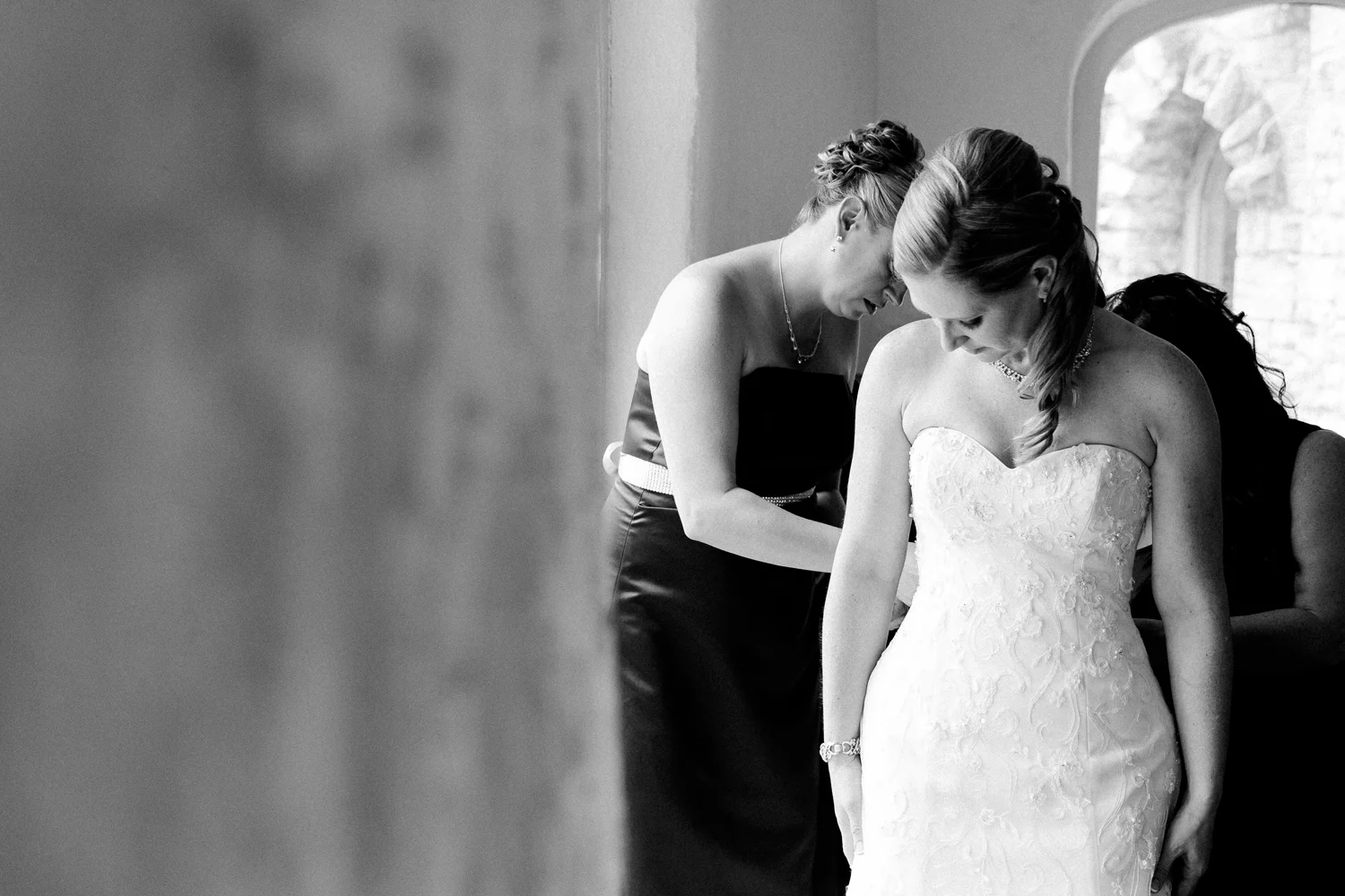 Beardslee Castle bride getting ready