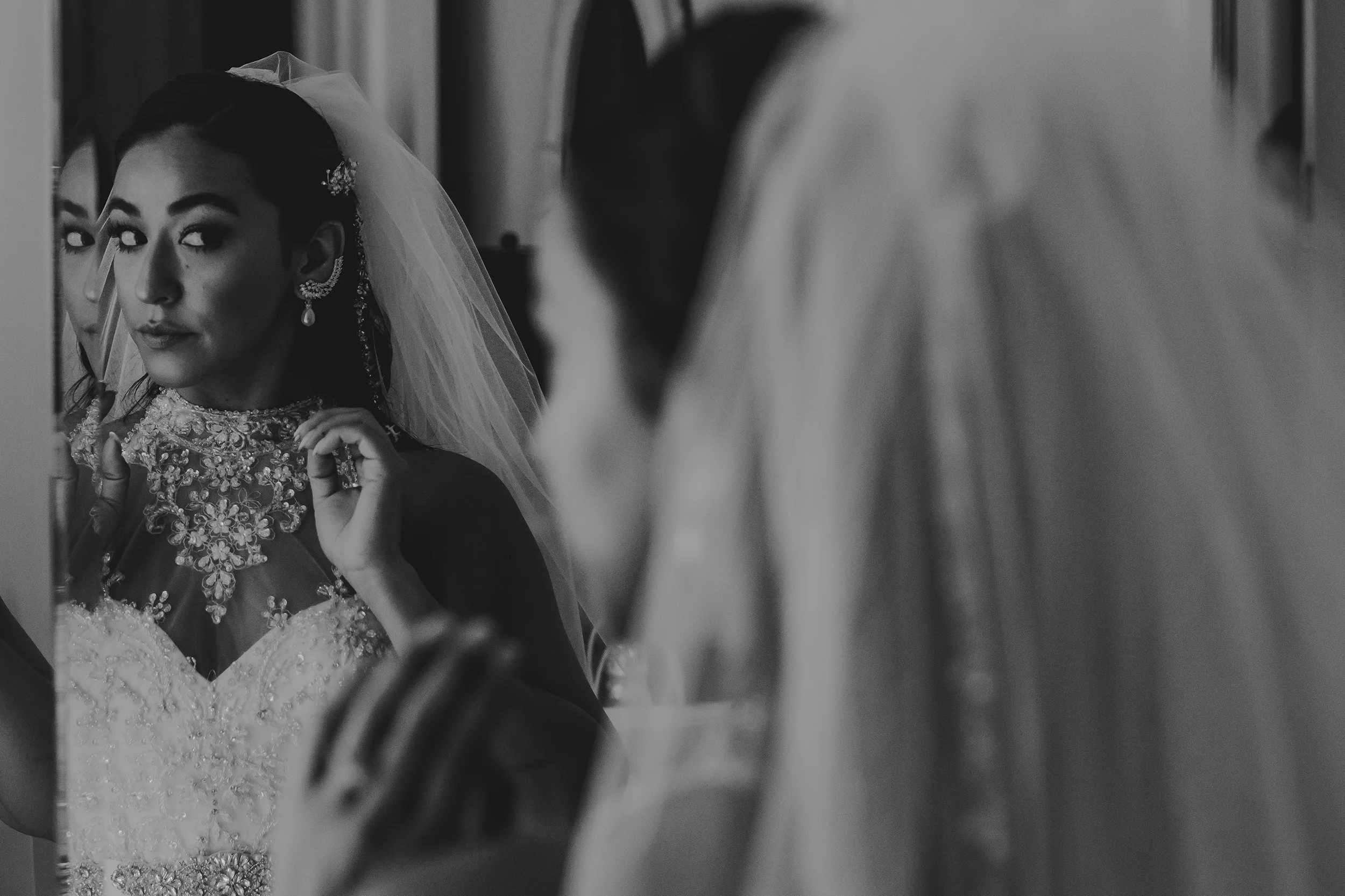 bw_mirror_bride.jpg