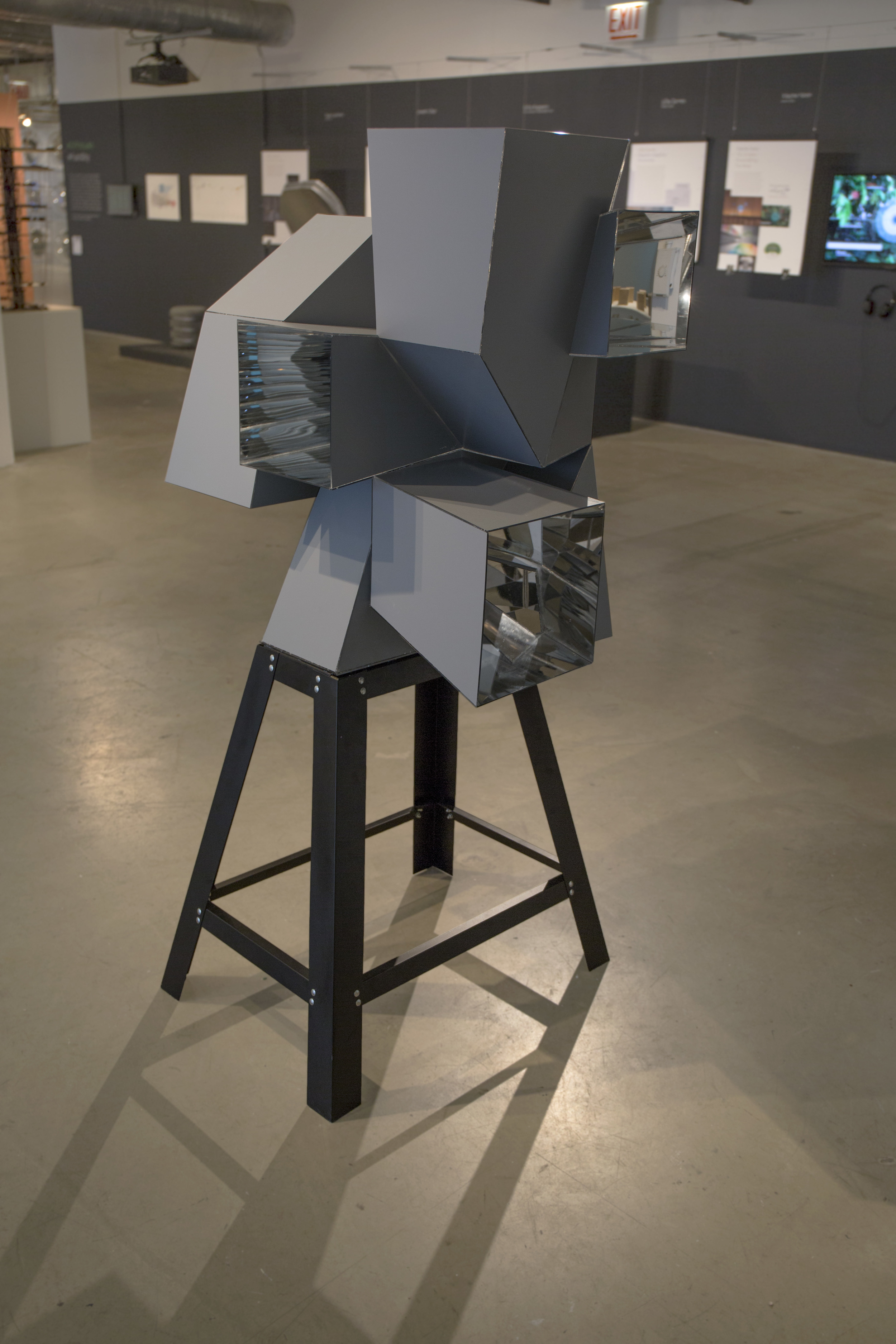 In order to complete the effect of a single two-dimensional composition, the mirrors must be shaped according to the intended viewing position.