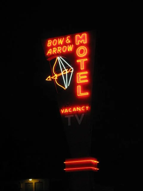 The Bow and Arrow Motel sign