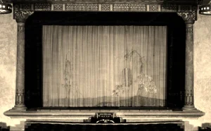 El Portal Wurlitzer and curtain - 1928