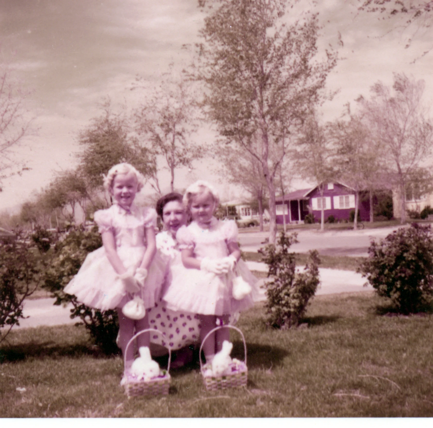 The Kingham sisters and mom