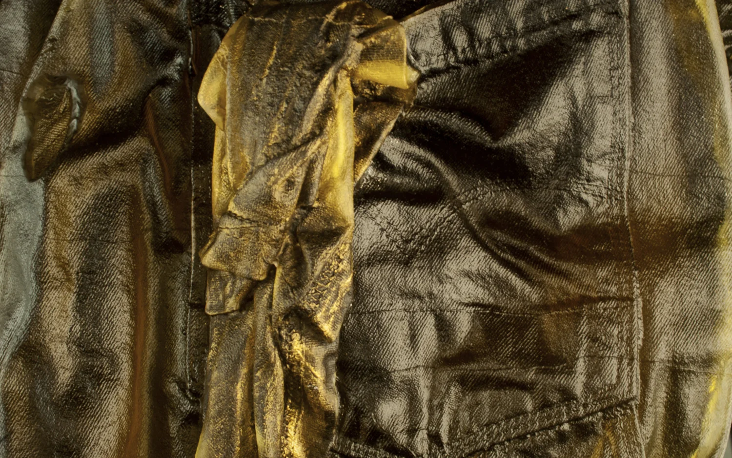 Client: Cassandra Straubing. http://www.bullseyegallery.com/Artist-Detail.cfm?ArtistsID=387 Details: Glass Cast 3.5" x 12" x 17". Back pocket of a pair of Jeans (Close up). 2011