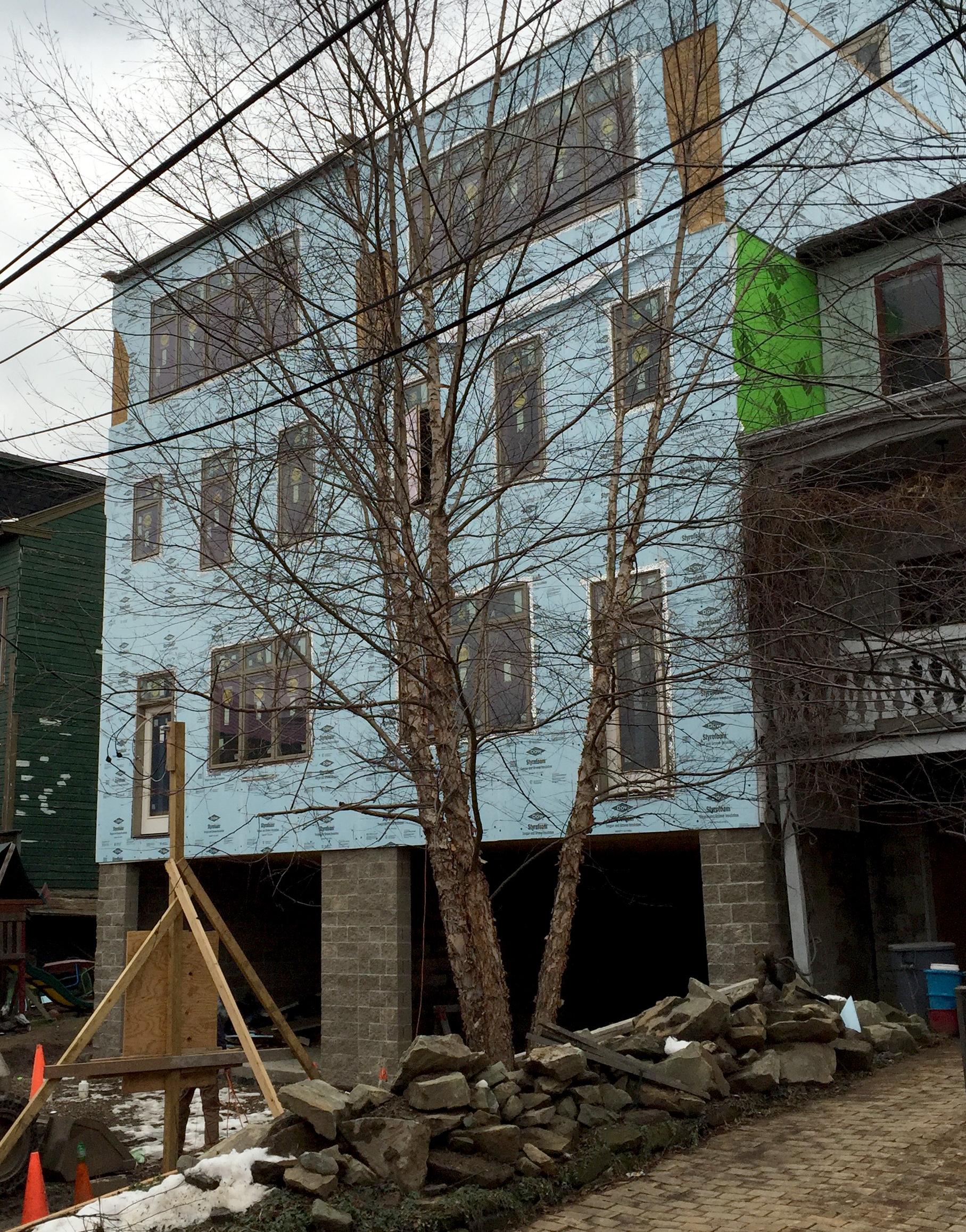 View of the rear facade from the alley.