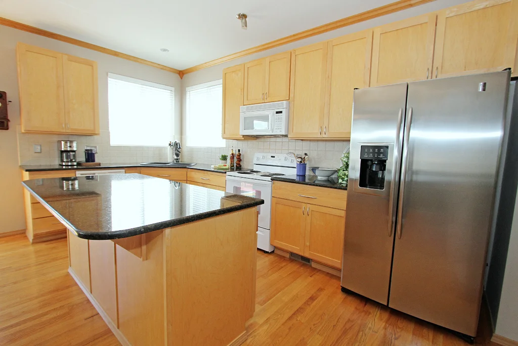 Kitchen 2 MLS.jpg