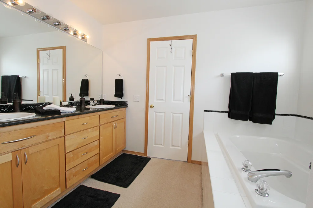 Master Bath MLS.jpg