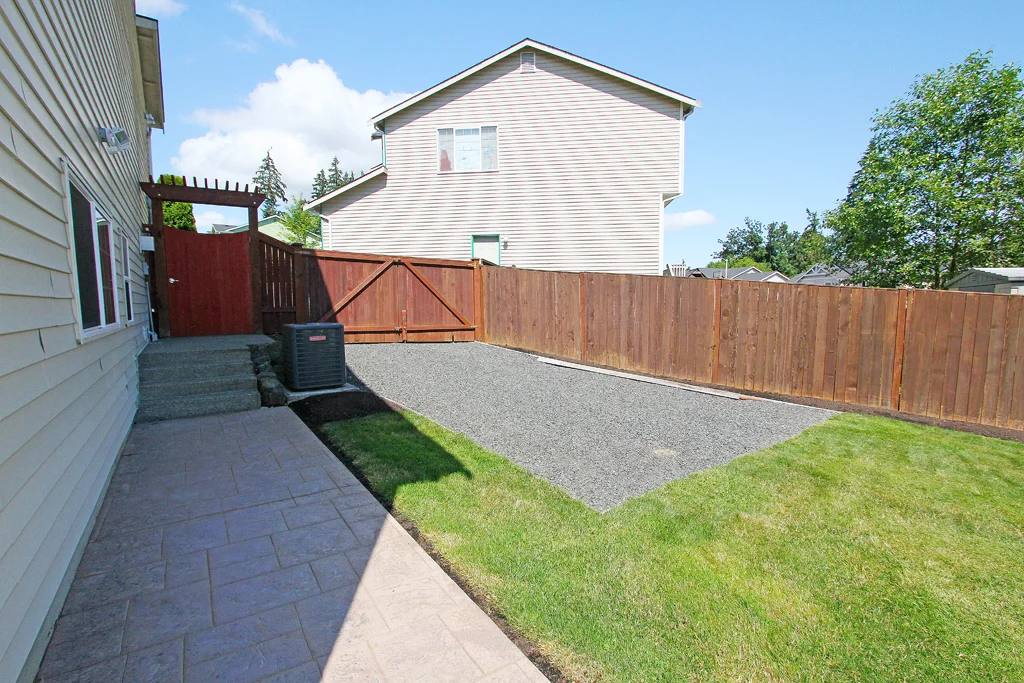 Yard 3 MLS.jpg