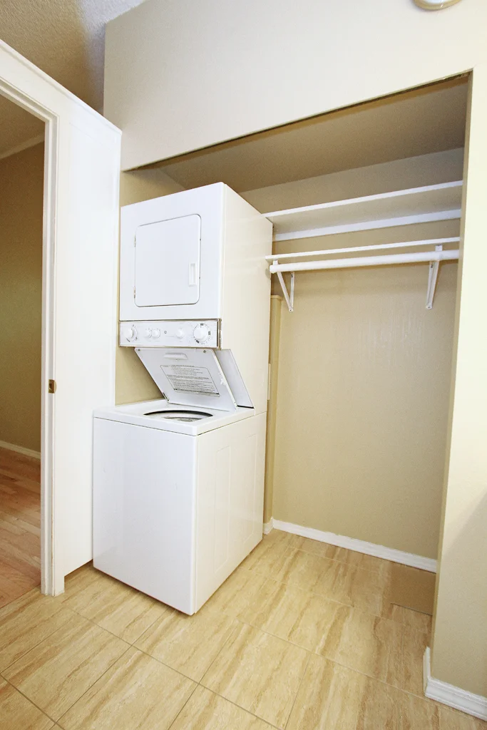 Apt 6 MLS.jpg